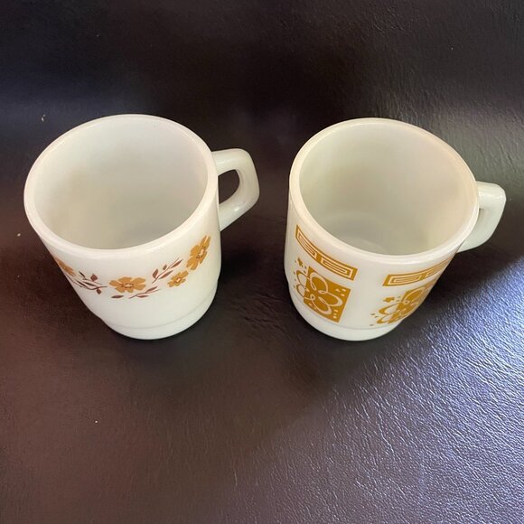 2 Vintage 70s Stackable Milkglass Mugs-Anchor Hocking and Termocrisa - Picture 2 of 7